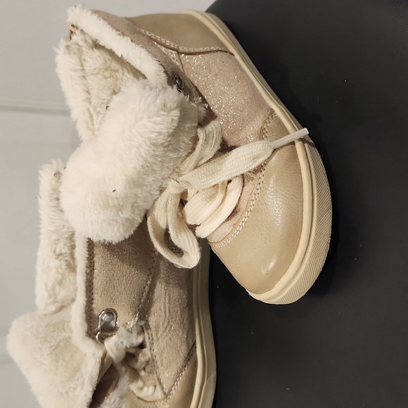Target Cream Kids Boots with Faux Fur - Picture 5 of 8